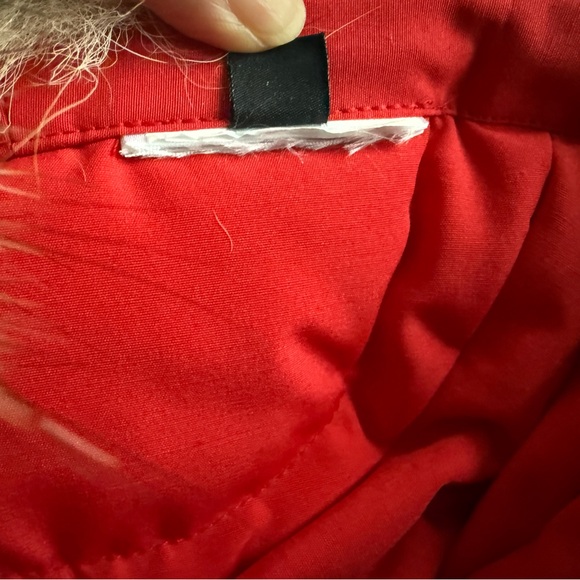 Canada Goose Kids Arctic Red Hat with Fur Trim - Picture 8 of 8